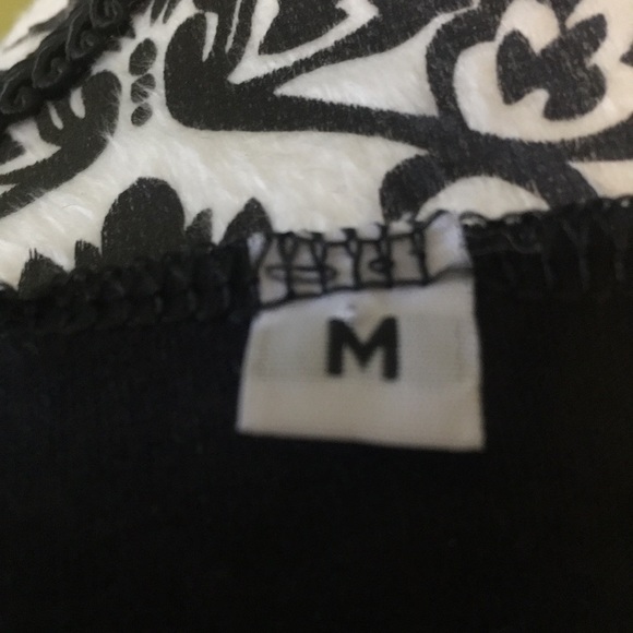 Ladies Sz M flowy black tank top EUC - Picture 3 of 3